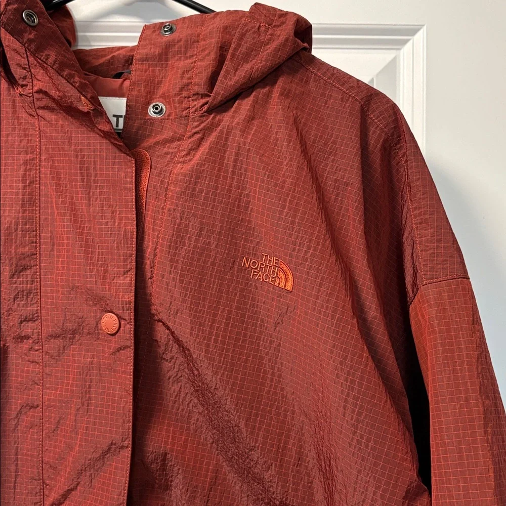 The North Face | Women's Lightweight Jacket - Picture 2 of 11